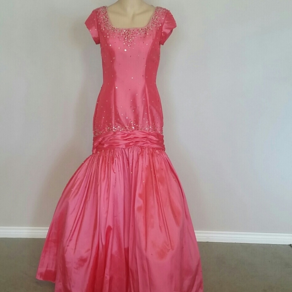 Nwt size 8 modest prom dress
